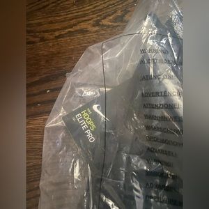 Nike Hoops Elite Pro Basketball Bag. 32L  NWT wrapped in plastic